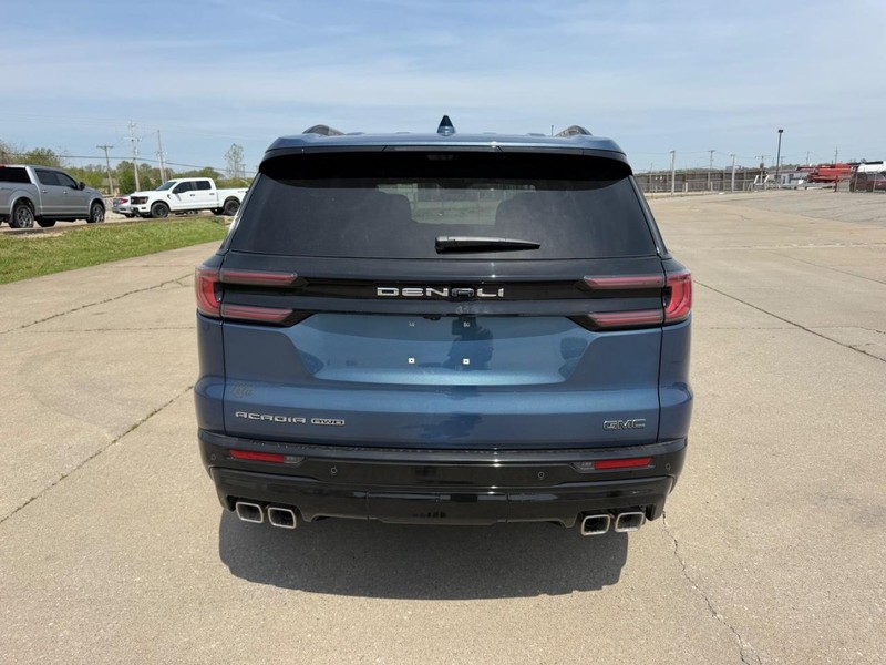 GMC Acadia Vehicle Full-screen Gallery Image 4