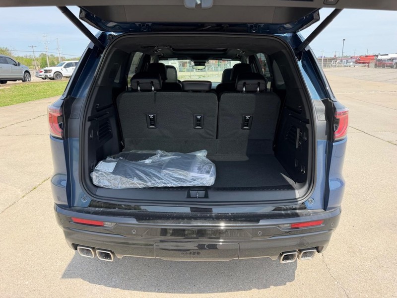 GMC Acadia Vehicle Full-screen Gallery Image 5