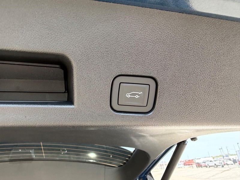 GMC Acadia Vehicle Full-screen Gallery Image 6