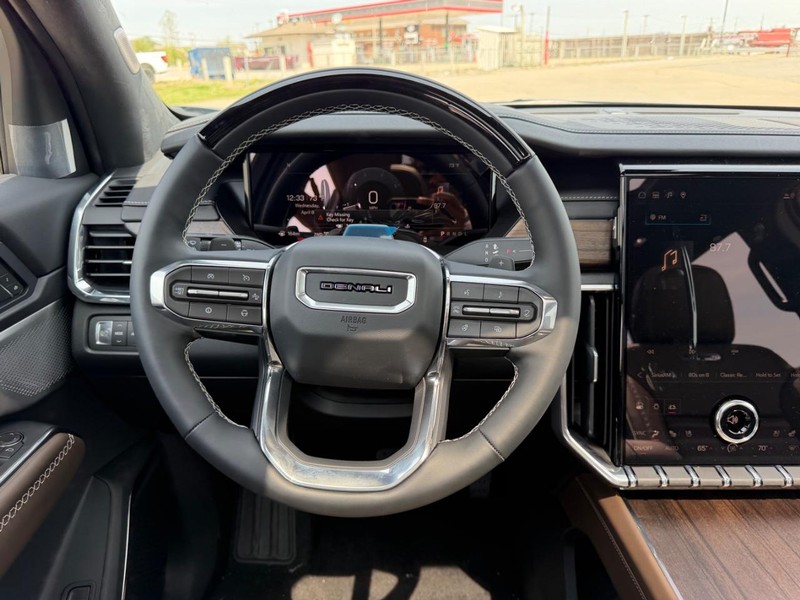 GMC Acadia Vehicle Full-screen Gallery Image 13