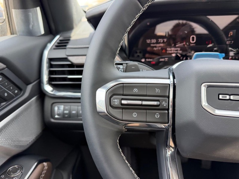 GMC Acadia Vehicle Full-screen Gallery Image 14