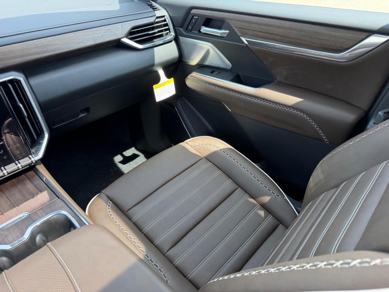 GMC Acadia Vehicle Full-screen Gallery Image 19