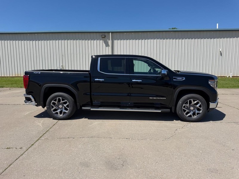 GMC Sierra 1500 Vehicle Full-screen Gallery Image 2