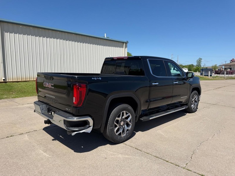 GMC Sierra 1500 Vehicle Full-screen Gallery Image 3