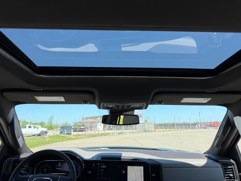 GMC Sierra 1500 Vehicle Full-screen Gallery Image 8