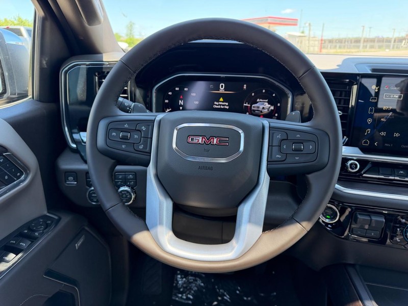 GMC Sierra 1500 Vehicle Full-screen Gallery Image 10