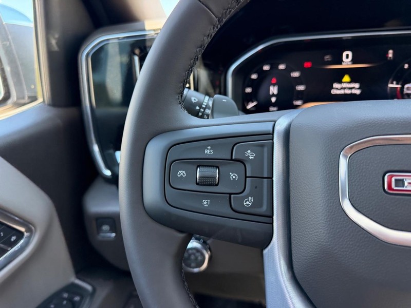 GMC Sierra 1500 Vehicle Full-screen Gallery Image 11