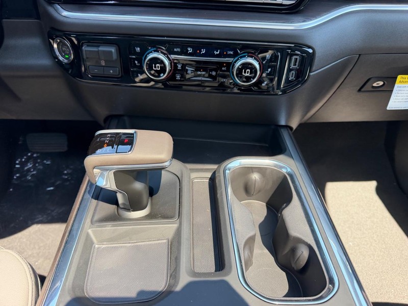 GMC Sierra 1500 Vehicle Full-screen Gallery Image 15