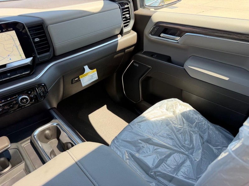 GMC Sierra 1500 Vehicle Full-screen Gallery Image 16