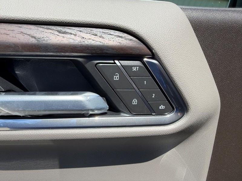 GMC Sierra 1500 Vehicle Full-screen Gallery Image 18