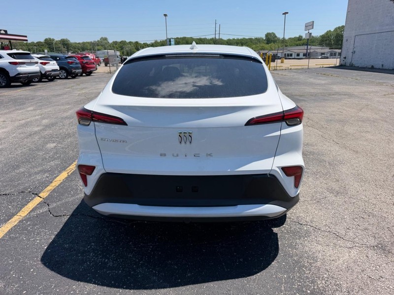 Buick Envista Vehicle Full-screen Gallery Image 4