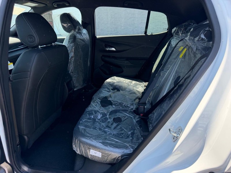 Buick Envista Vehicle Full-screen Gallery Image 7