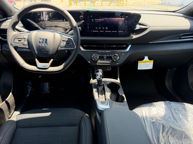 Buick Envista Vehicle Full-screen Gallery Image 8