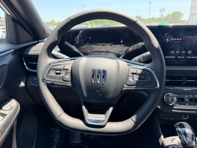 Buick Envista Vehicle Full-screen Gallery Image 9