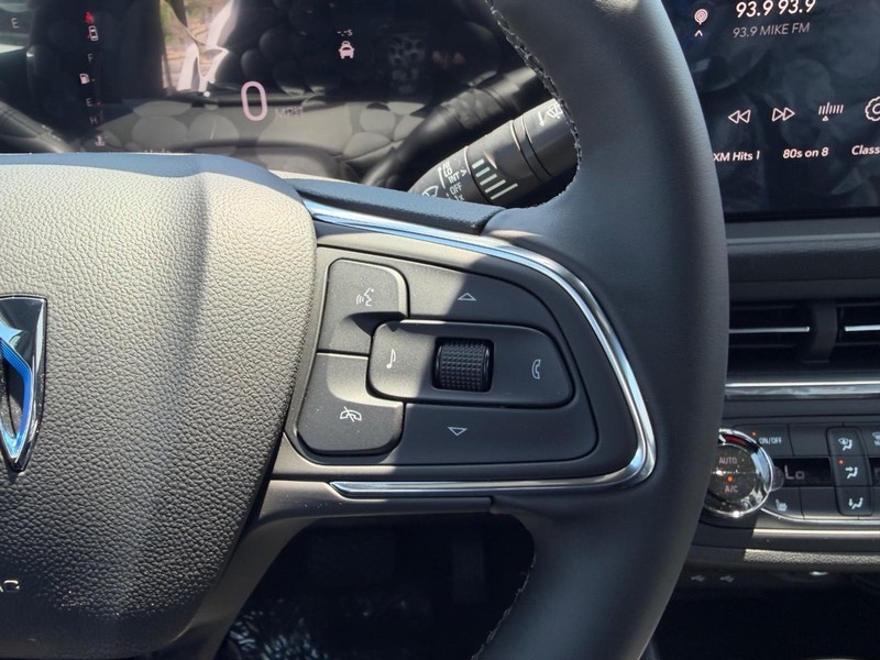 Buick Envista Vehicle Full-screen Gallery Image 11