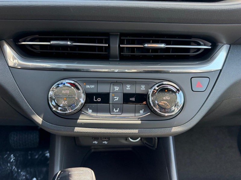 Buick Envista Vehicle Full-screen Gallery Image 13