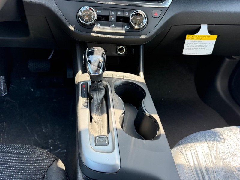 Buick Envista Vehicle Full-screen Gallery Image 14