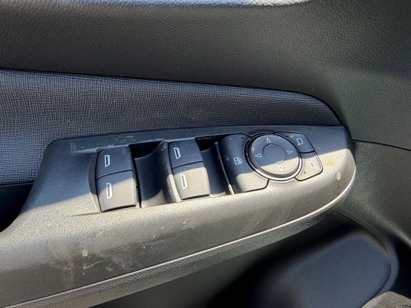 Buick Envista Vehicle Full-screen Gallery Image 16