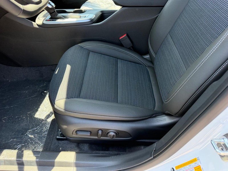 Buick Envista Vehicle Full-screen Gallery Image 17