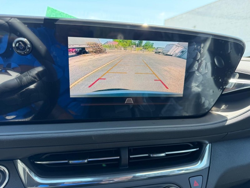 Buick Envista Vehicle Full-screen Gallery Image 18