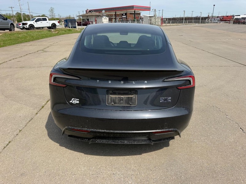 Tesla Model 3 Vehicle Full-screen Gallery Image 4