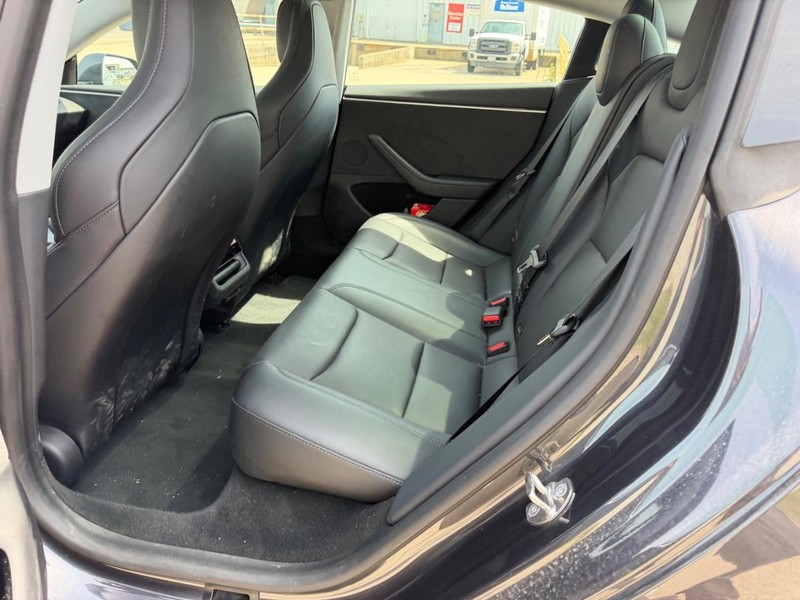 Tesla Model 3 Vehicle Full-screen Gallery Image 8