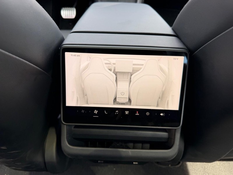 Tesla Model 3 Vehicle Full-screen Gallery Image 10
