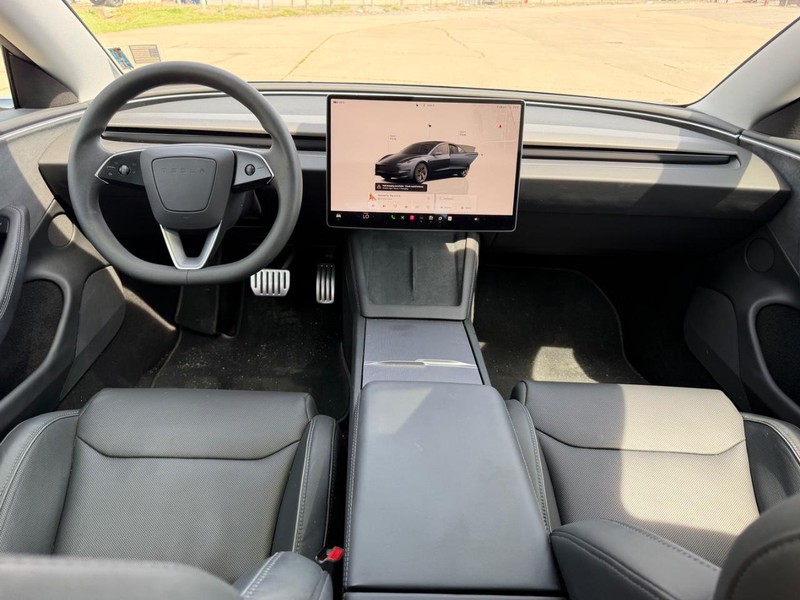 Tesla Model 3 Vehicle Full-screen Gallery Image 11