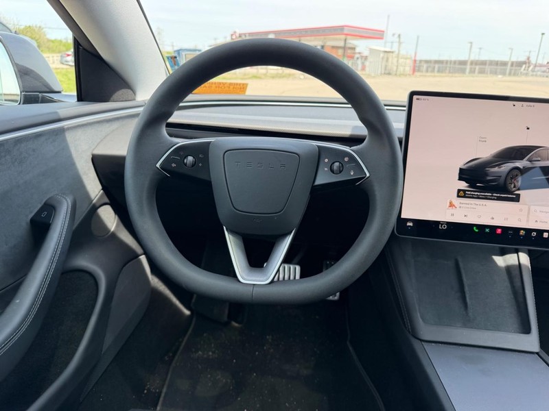 Tesla Model 3 Vehicle Full-screen Gallery Image 12