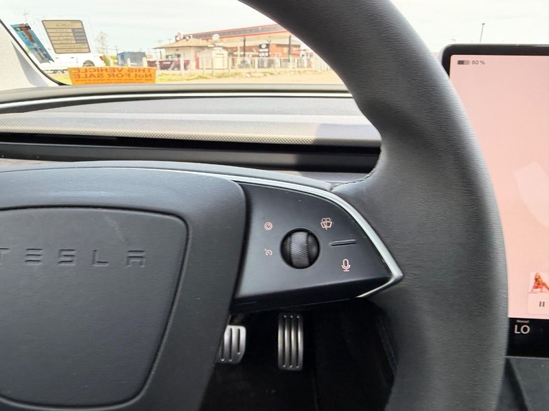 Tesla Model 3 Vehicle Full-screen Gallery Image 14