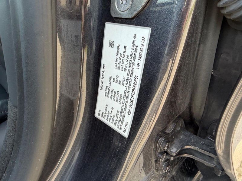 Tesla Model 3 Vehicle Full-screen Gallery Image 21