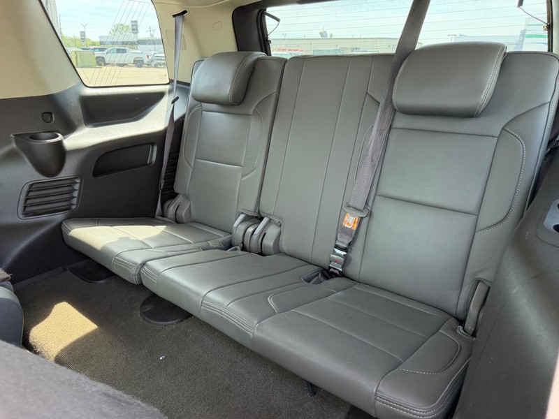 GMC Yukon Vehicle Full-screen Gallery Image 8