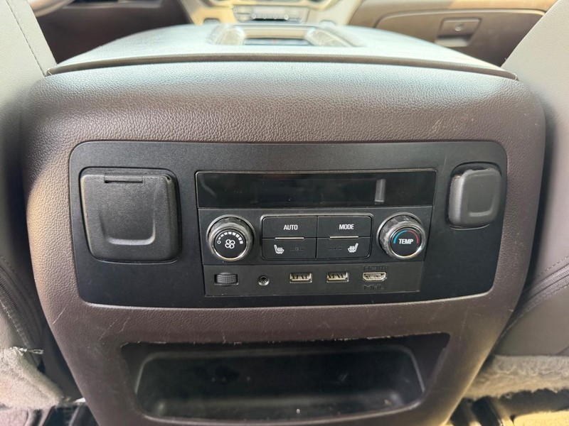 GMC Yukon Vehicle Full-screen Gallery Image 10