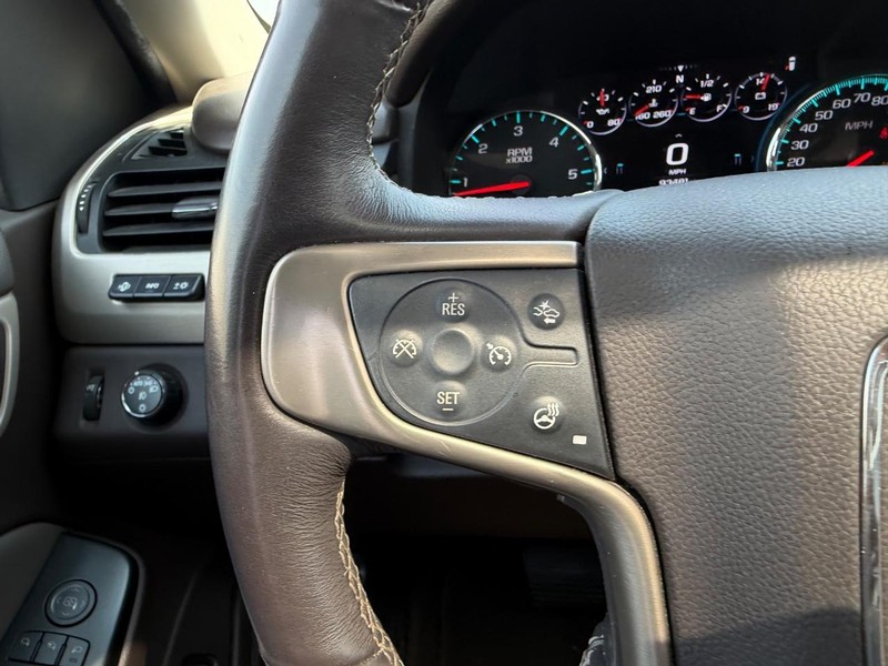 GMC Yukon Vehicle Full-screen Gallery Image 15