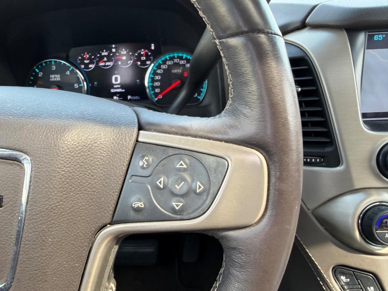 GMC Yukon Vehicle Full-screen Gallery Image 16