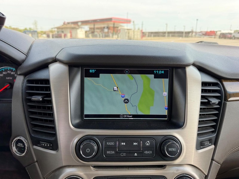 GMC Yukon Vehicle Full-screen Gallery Image 17