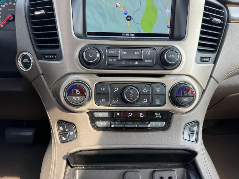 GMC Yukon Vehicle Full-screen Gallery Image 18