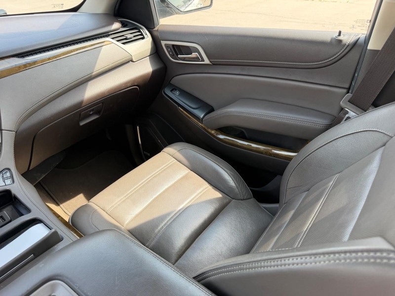 GMC Yukon Vehicle Full-screen Gallery Image 19