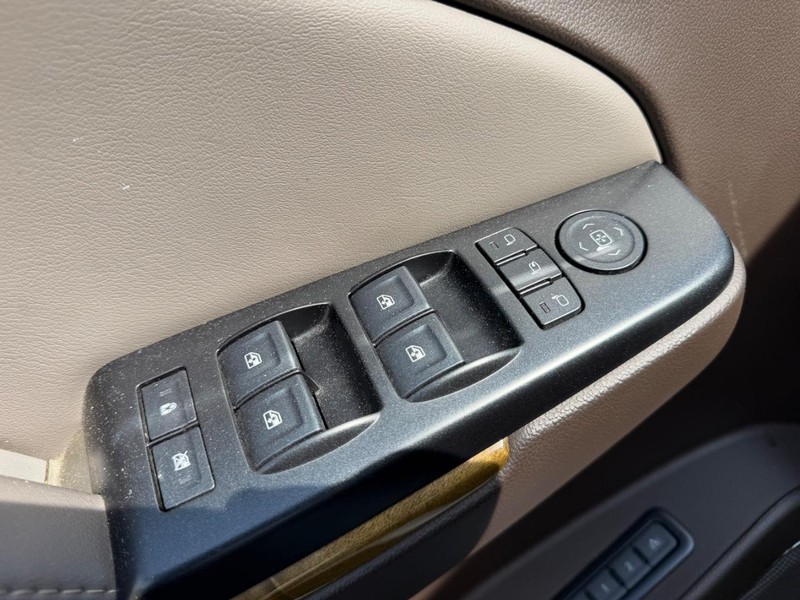 GMC Yukon Vehicle Full-screen Gallery Image 20