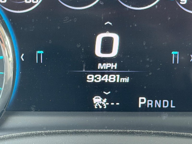 GMC Yukon Vehicle Full-screen Gallery Image 23