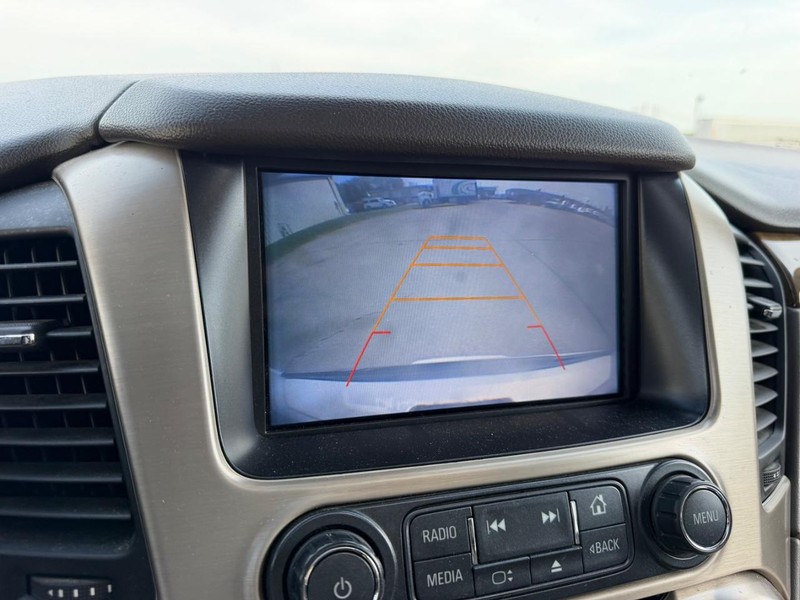 GMC Yukon Vehicle Full-screen Gallery Image 24