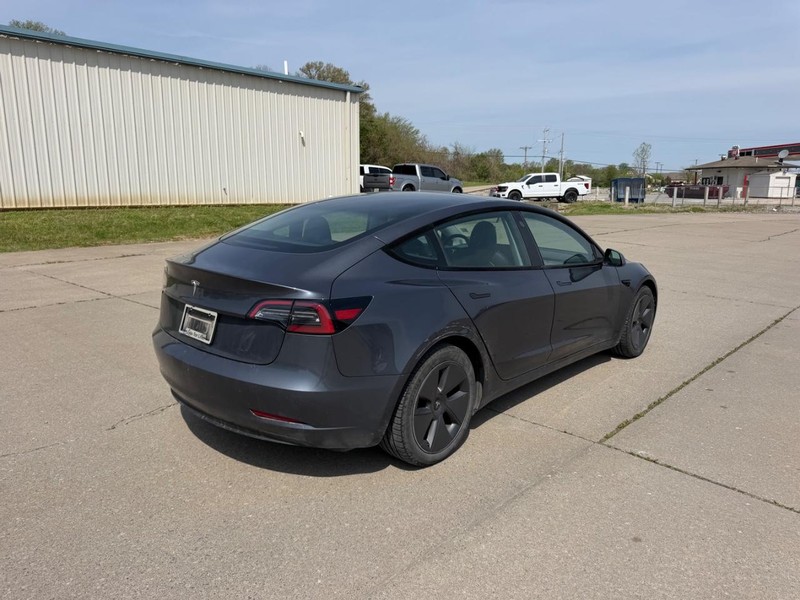 Tesla Model 3 Vehicle Full-screen Gallery Image 3
