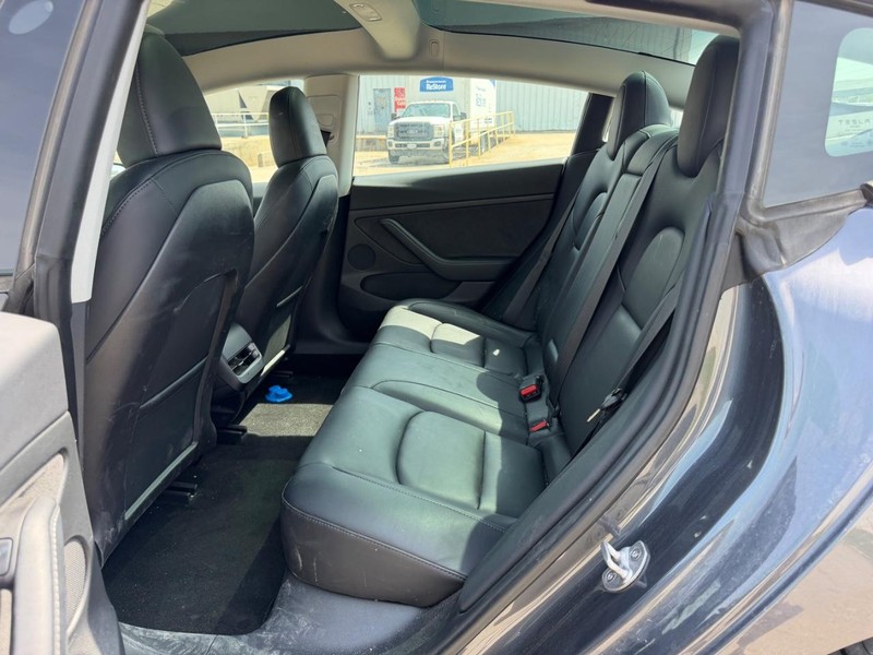 Tesla Model 3 Vehicle Full-screen Gallery Image 8