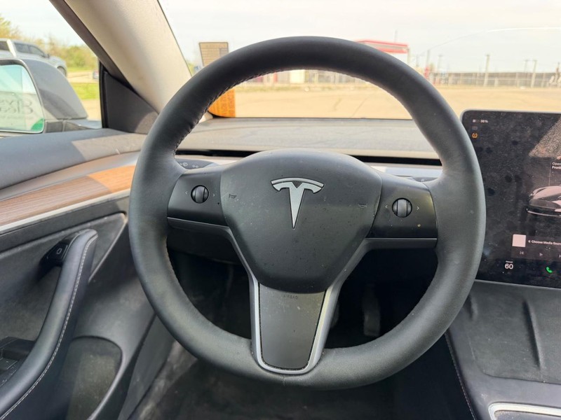 Tesla Model 3 Vehicle Full-screen Gallery Image 11