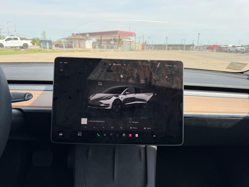 Tesla Model 3 Vehicle Full-screen Gallery Image 14