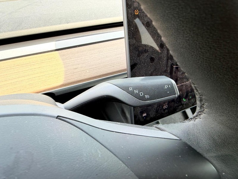 Tesla Model 3 Vehicle Full-screen Gallery Image 15