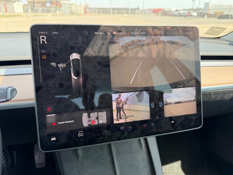 Tesla Model 3 Vehicle Full-screen Gallery Image 19