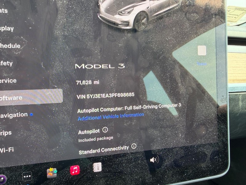 Tesla Model 3 Vehicle Full-screen Gallery Image 20