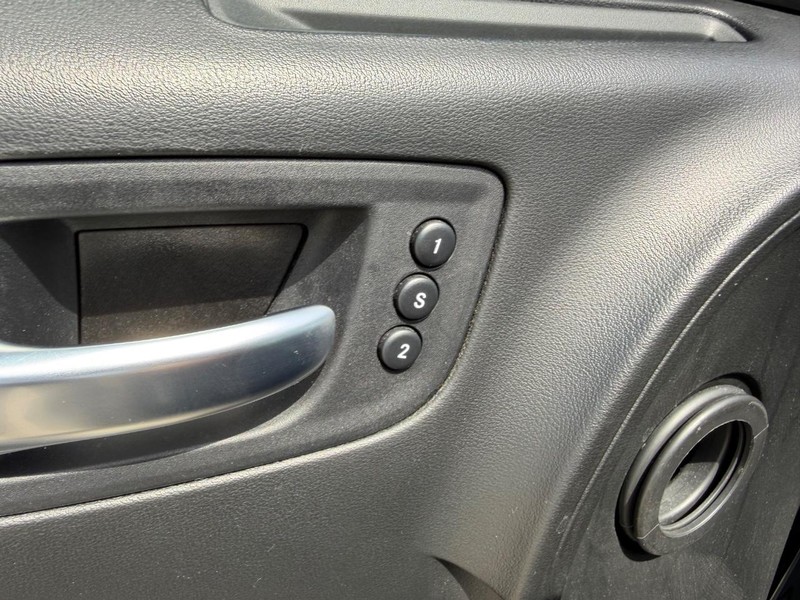 Dodge Charger Vehicle Full-screen Gallery Image 17