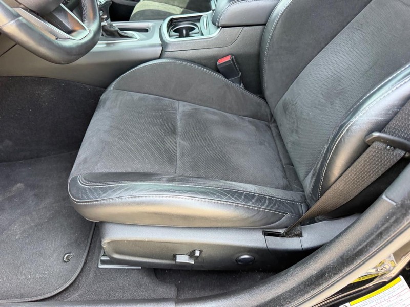 Dodge Charger Vehicle Full-screen Gallery Image 18